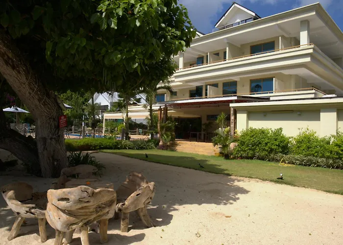 Hotel Crown Seychelles 4*