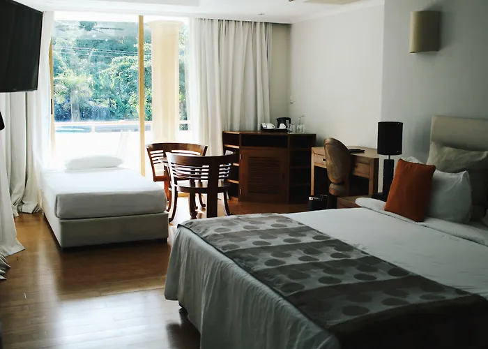 Hotel Crown Seychelles