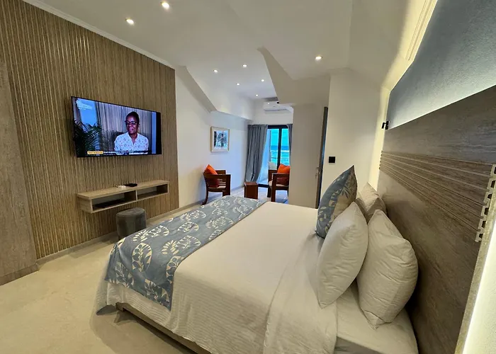 Hotel Crown Seychelles Pointe Au Sel