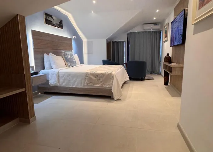 Crown Seychelles 4*