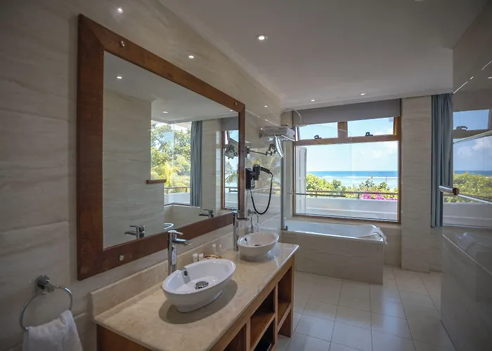 Hotel Crown Seychelles
