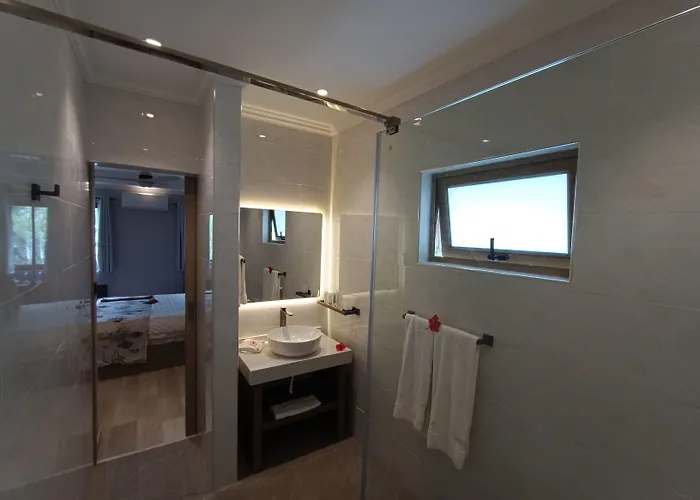 Crown Seychelles Hotel